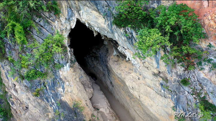 Hang động xuyên núi độc nhất Tây Bắc ít người biết, ai ưa mạo hiểm nhìn là mê - 2