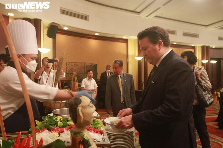 Sự kết hợp độc đáo ẩm thực Việt - Mỹ - 4