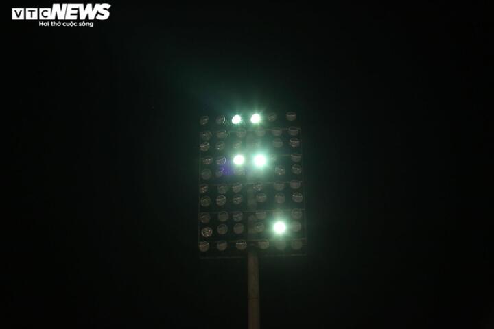 Sự cố giàn đèn trận đấu U23 Việt Nam: BTC cam kết không lặp lại ở SEA Games 31 - 1