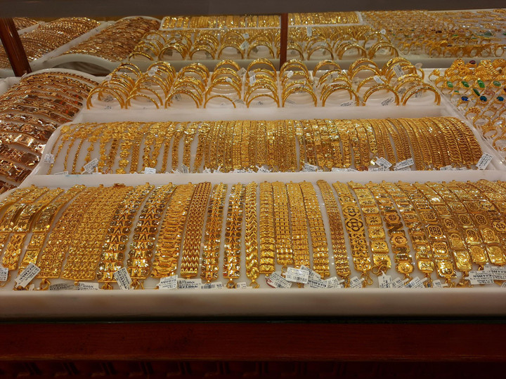 Giá vàng hôm nay 20/4: Quay đầu giảm - 1