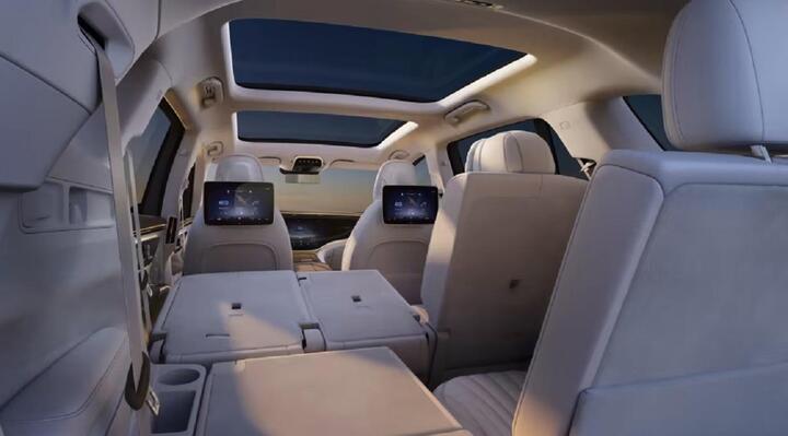 Lộ diện SUV điện lớn nhất của Mercedes-Benz - 3