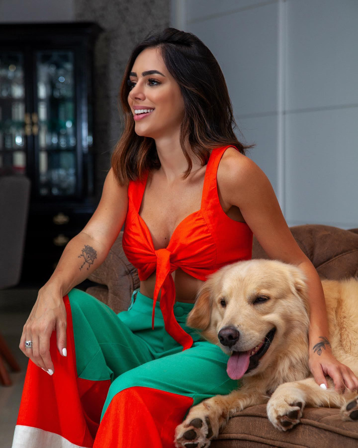 Bạn gái mới bốc lửa của Neymar nổi tiếng thế nào trong làng mẫu? - 10