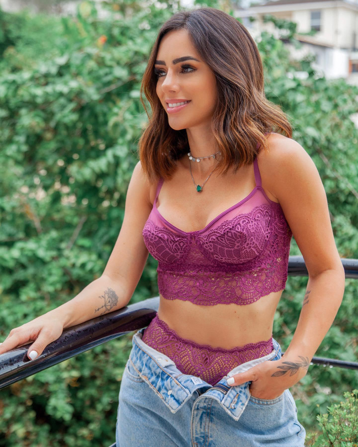 Bạn gái mới bốc lửa của Neymar nổi tiếng thế nào trong làng mẫu? - 12