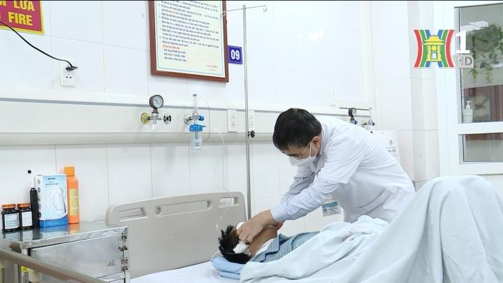 Bé trai 12 tuổi kể cùng bố trèo lên mái nhà, thoát chết trong vụ cháy ở Kim Liên - 2