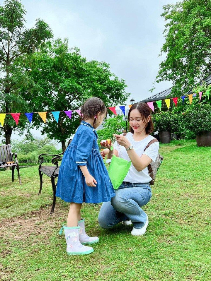 Lấy chồng Tây cao hơn 2m, Lan Phương 'lãi' cô con gái chân dài, xinh như búp bê - 5