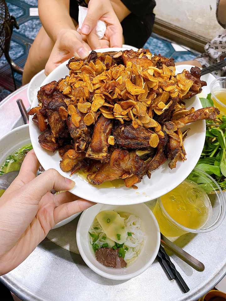 Từ ngan luộc bán ế, người Hà Nội sáng tạo ra 'đặc sản' đường phố cực hút khách - 4