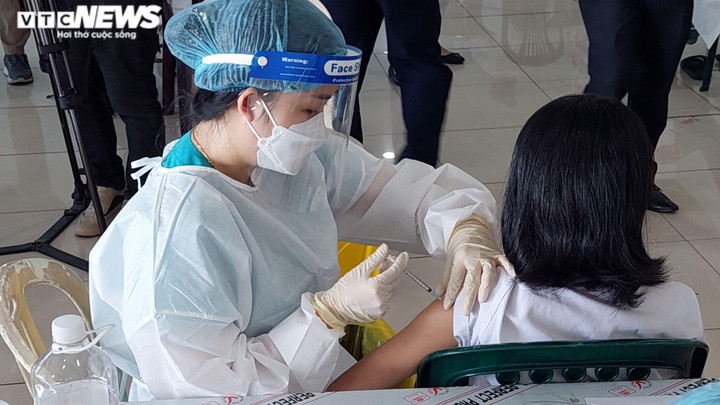 Ảnh: Hơn 10.000 trẻ 5 - 11 tuổi tại Đà Nẵng tiêm vaccine COVID-19 - 7