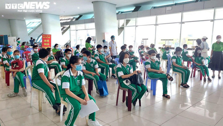 Ảnh: Hơn 10.000 trẻ 5 - 11 tuổi tại Đà Nẵng tiêm vaccine COVID-19 - 1