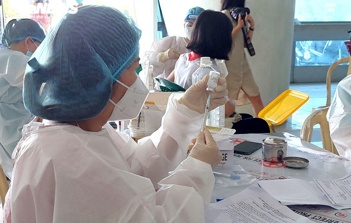 Ảnh: Hơn 10.000 trẻ 5 - 11 tuổi tại Đà Nẵng tiêm vaccine COVID-19 - 4