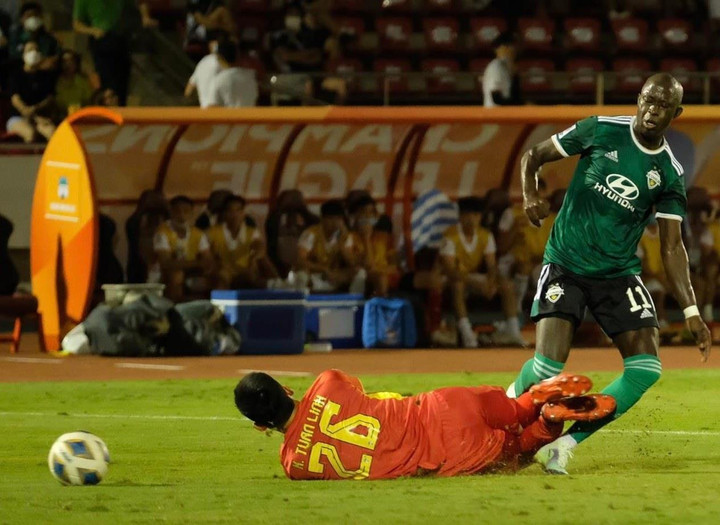 Trực tiếp bóng đá HAGL 0-1 Jeonbuk: Thủng lưới phút cuối - 2