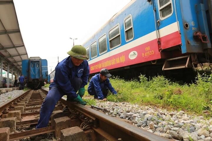 'Cháy' vé dịp nghỉ lễ 30/4 - 1/5, đường sắt tăng chuyến phục vụ hành khách - 3