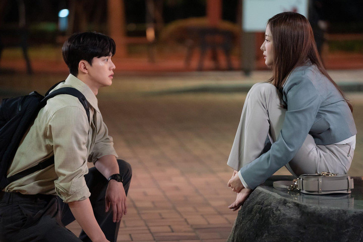 3 sao Hàn bị chê 'phá phim' vì diễn xuất: Nhan sắc không cứu nổi tài năng? - 7