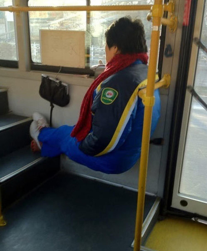 Cười cạn nước mắt với những tình huống oái oăm vô tình gặp phải trên xe buýt - 8