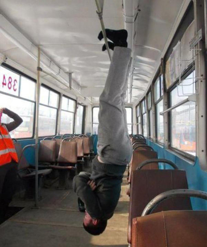 Cười cạn nước mắt với những tình huống oái oăm vô tình gặp phải trên xe buýt - 9