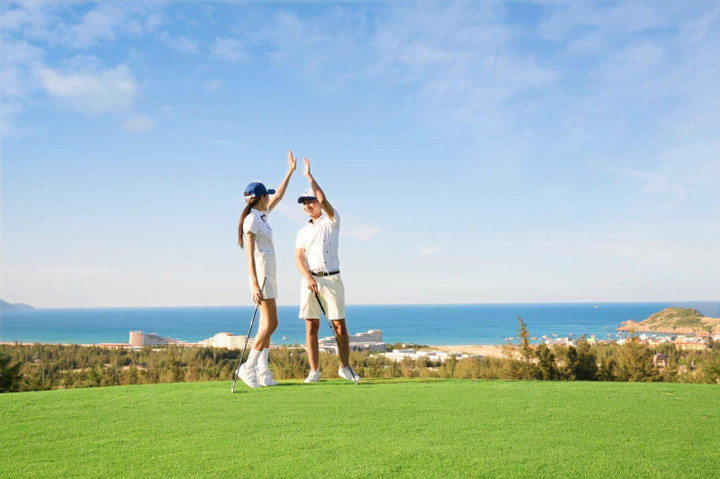 Khám phá hệ thống sân golf FLC qua loạt combo đặc biệt hè này - 1