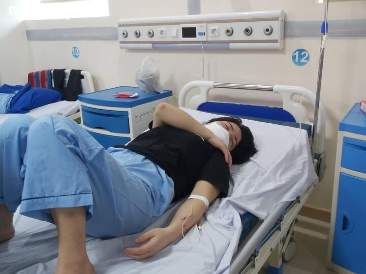 Hà Tĩnh: Triệu tập 3 người đàn ông đánh nữ chủ quán ăn nhập viện - 2