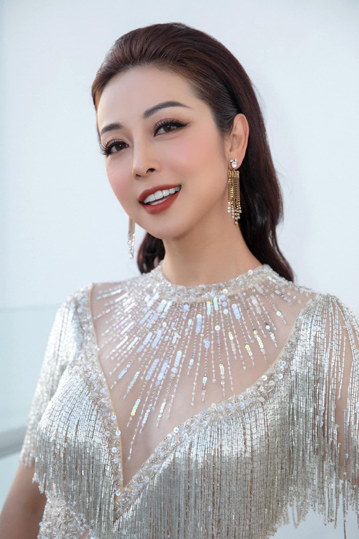 Jennifer Phạm mặc đầm xuyên thấu nóng bỏng, Đỗ Mỹ Linh diện váy trễ vai quyến rũ - 3