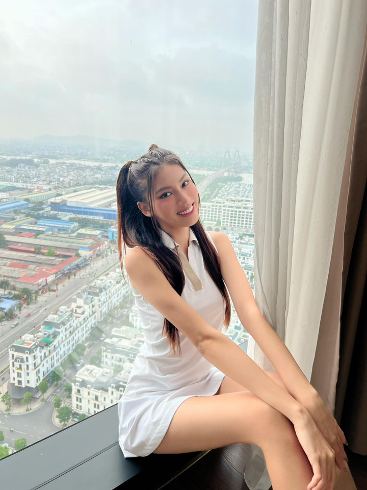 Jennifer Phạm mặc đầm xuyên thấu nóng bỏng, Đỗ Mỹ Linh diện váy trễ vai quyến rũ - 9