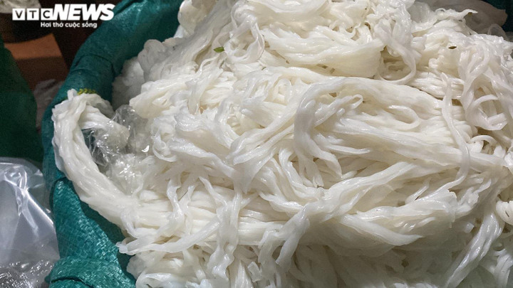 Quán phở kỳ lạ ở Hà Nội: Chỉ đông khách lúc nửa đêm, bán vài trăm bát một ngày - 7