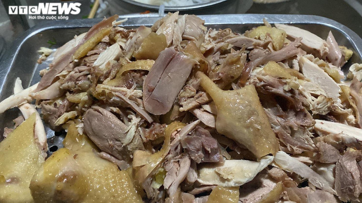 Quán phở kỳ lạ ở Hà Nội: Chỉ đông khách lúc nửa đêm, bán vài trăm bát một ngày - 4