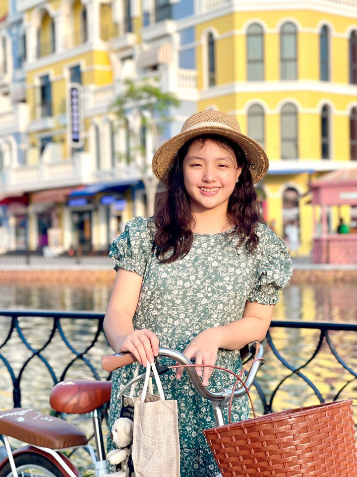 Con gái Thuý Hạnh 'trổ mã' thế nào sau 7 năm tham gia 'Bố ơi mình đi đâu thế'? - 9