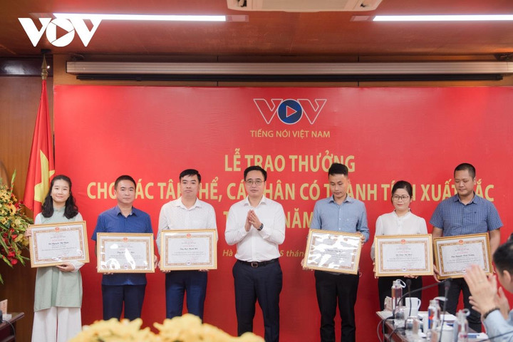 VOV khen thưởng các tập thể và cá nhân có thành tích xuất sắc năm 2021 - 4