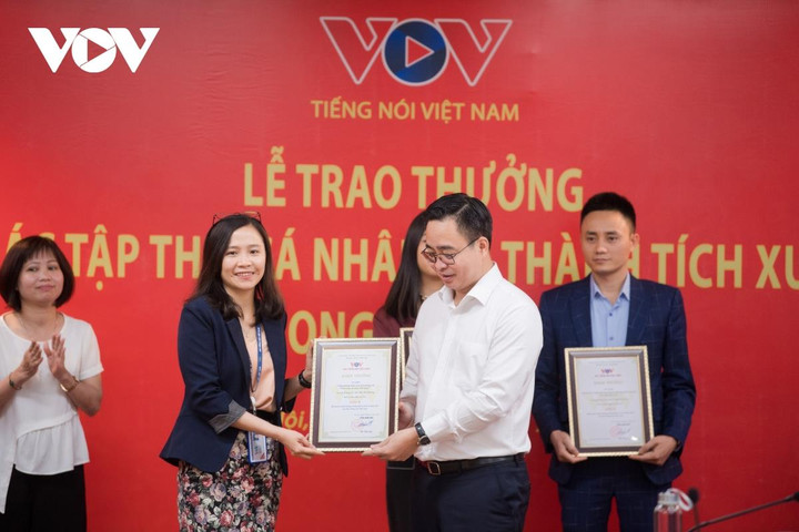 VOV khen thưởng các tập thể và cá nhân có thành tích xuất sắc năm 2021 - 6