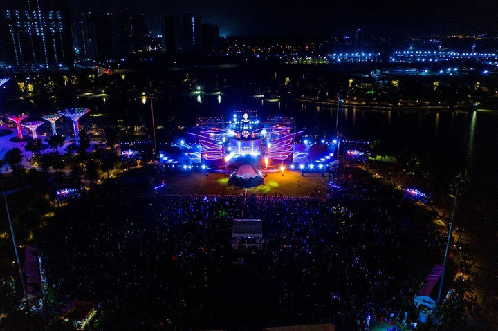 Hơn 10.000 nhân viên kinh doanh cùng 'cháy' tại lễ ra quân The Beverly Solari - 1