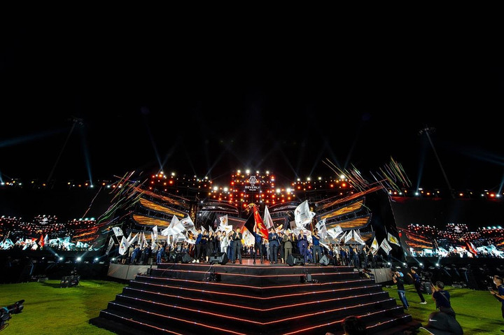 Hơn 10.000 nhân viên kinh doanh cùng 'cháy' tại lễ ra quân The Beverly Solari - 12