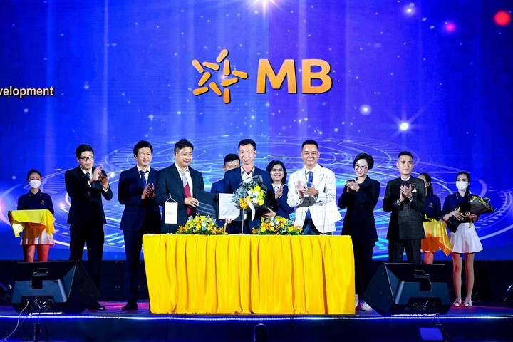 Hơn 10.000 nhân viên kinh doanh cùng 'cháy' tại lễ ra quân The Beverly Solari - 9