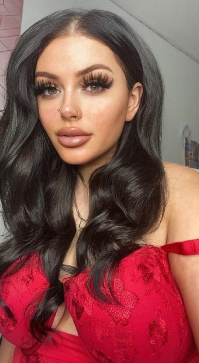 Cô gái kiếm gần 300 triệu/tháng từ việc khoe chiếc bụng mỡ quá khổ của mình - 5