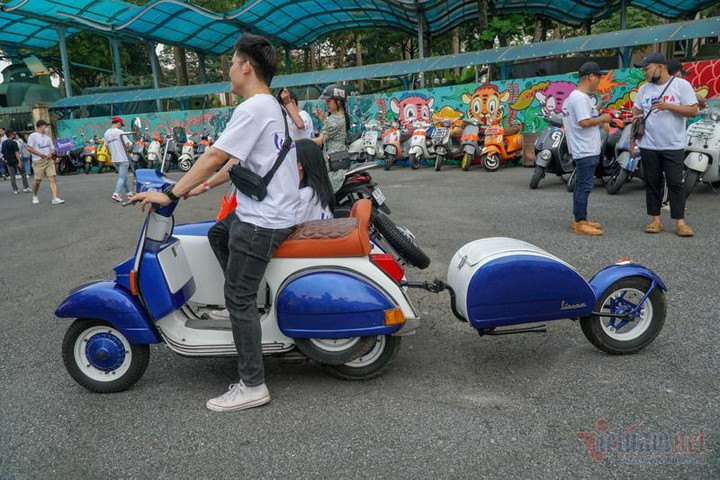 Ngắm dàn xe máy Vespa cổ trên 50 tuổi quy tụ ở Hà Nội