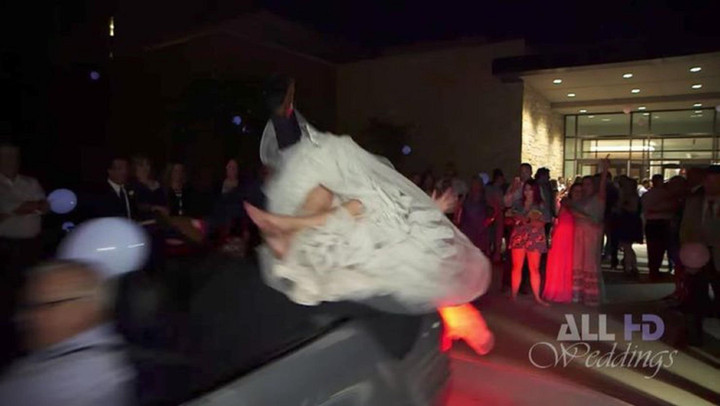 Loạt thảm cảnh dở khóc dở cười của các cô dâu bị vận rủi đeo bám trong đám cưới - 10