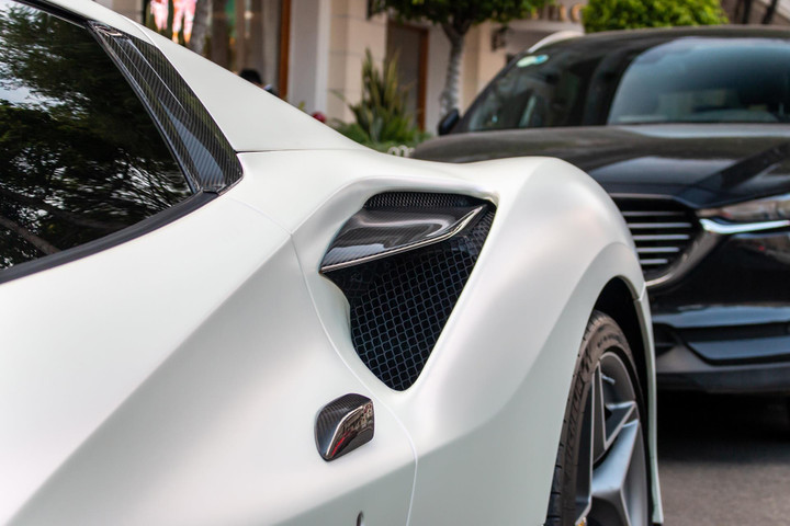 Ferrari F8 Spider được làm mới ngoại thất tại TP.HCM - 7