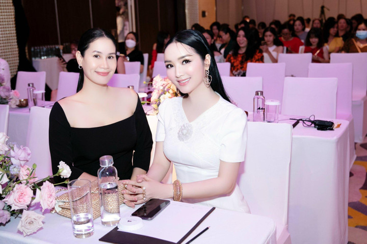 Giáng My diện đầm trắng, nổi bật giữa dàn sao kém tuổi - 7