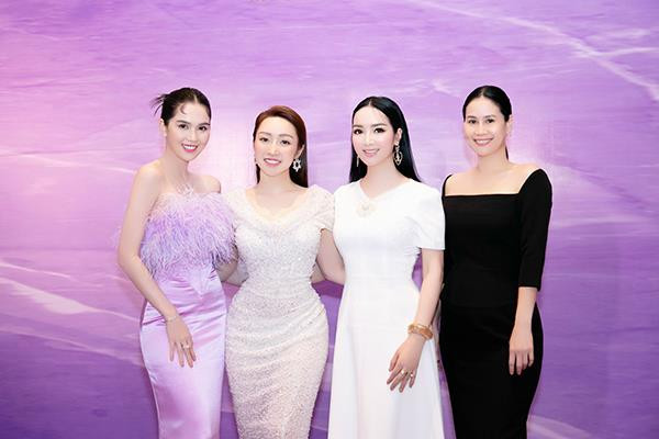 Giáng My diện đầm trắng, nổi bật giữa dàn sao kém tuổi - 9