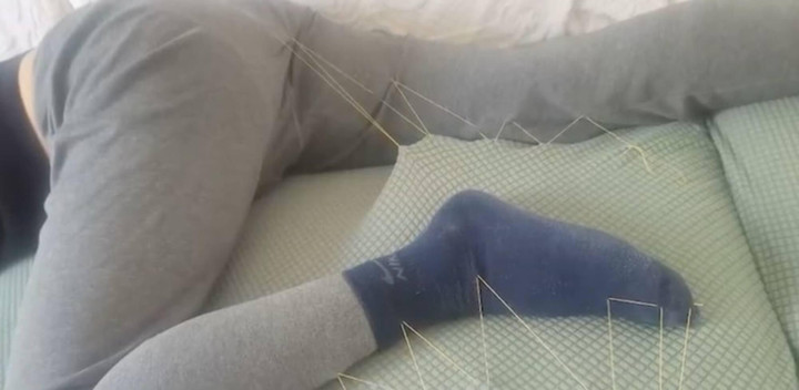 Chồng ngủ li bì 5 tiếng không dậy, vợ tức tối biến chồng 'hợp nhất' với ghế sofa - 3