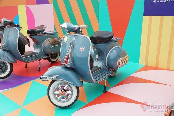 Ngắm dàn xe máy Vespa cổ trên 50 tuổi quy tụ ở Hà Nội