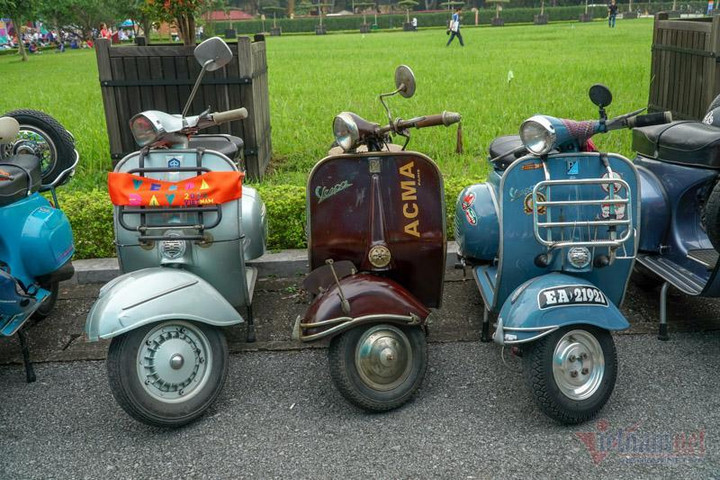Ngắm dàn xe máy Vespa cổ trên 50 tuổi quy tụ ở Hà Nội