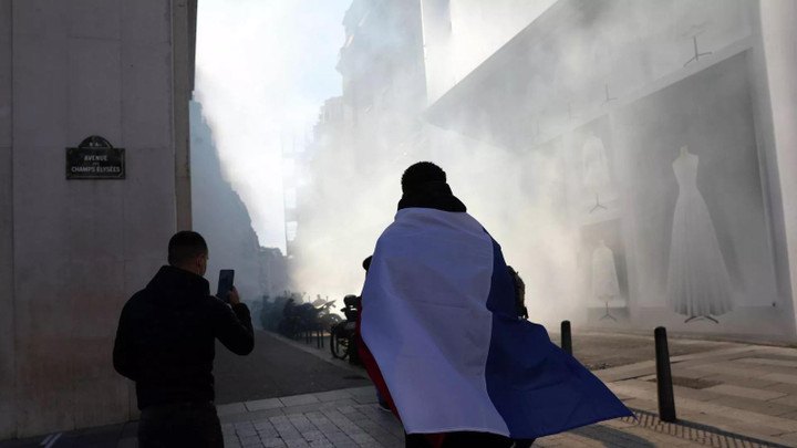 Ít nhất 2 người thiệt mạng khi cảnh sát nổ súng vào một chiếc xe ô tô ở Paris - 2