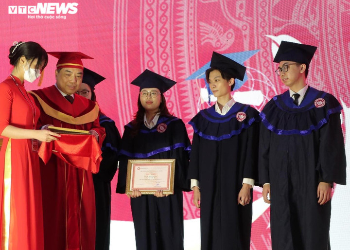 Nam sinh tốt nghiệp Đại học Ngoại thương với số điểm tuyệt đối - 2