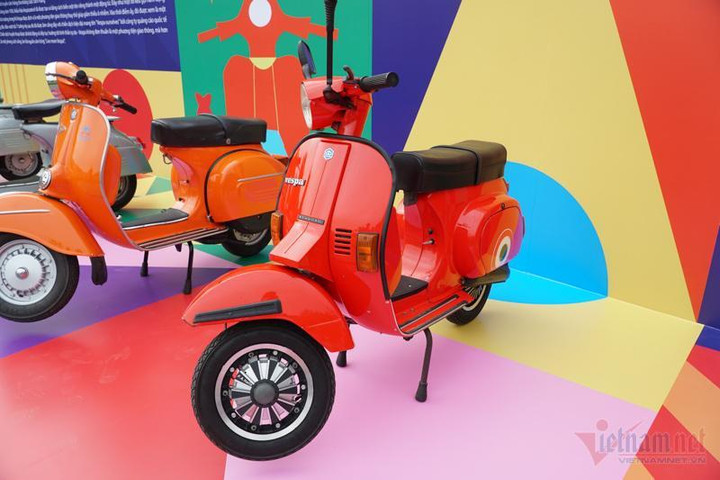 Ngắm dàn xe máy Vespa cổ trên 50 tuổi quy tụ ở Hà Nội