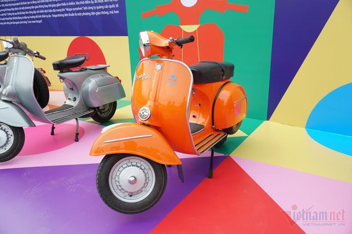 Ngắm dàn xe máy Vespa cổ trên 50 tuổi quy tụ ở Hà Nội