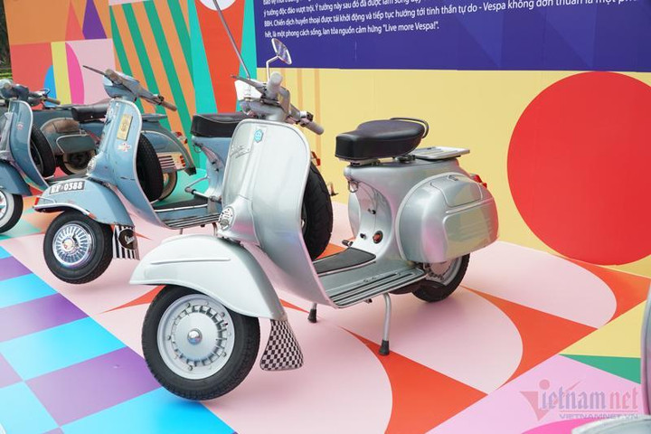 Ngắm dàn xe máy Vespa cổ trên 50 tuổi quy tụ ở Hà Nội