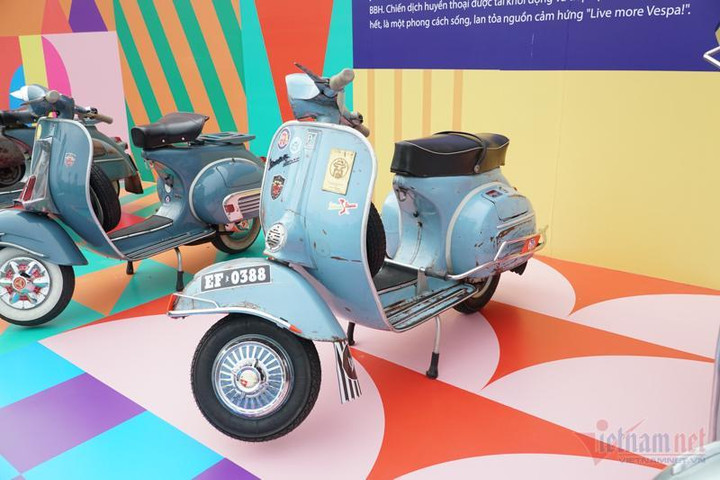 Ngắm dàn xe máy Vespa cổ trên 50 tuổi quy tụ ở Hà Nội