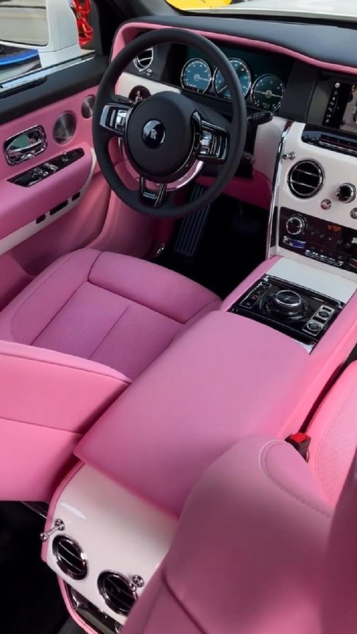 Rolls-Royce Cullinan độ nội thất màu hồng khiến chị em mê mệt - 5