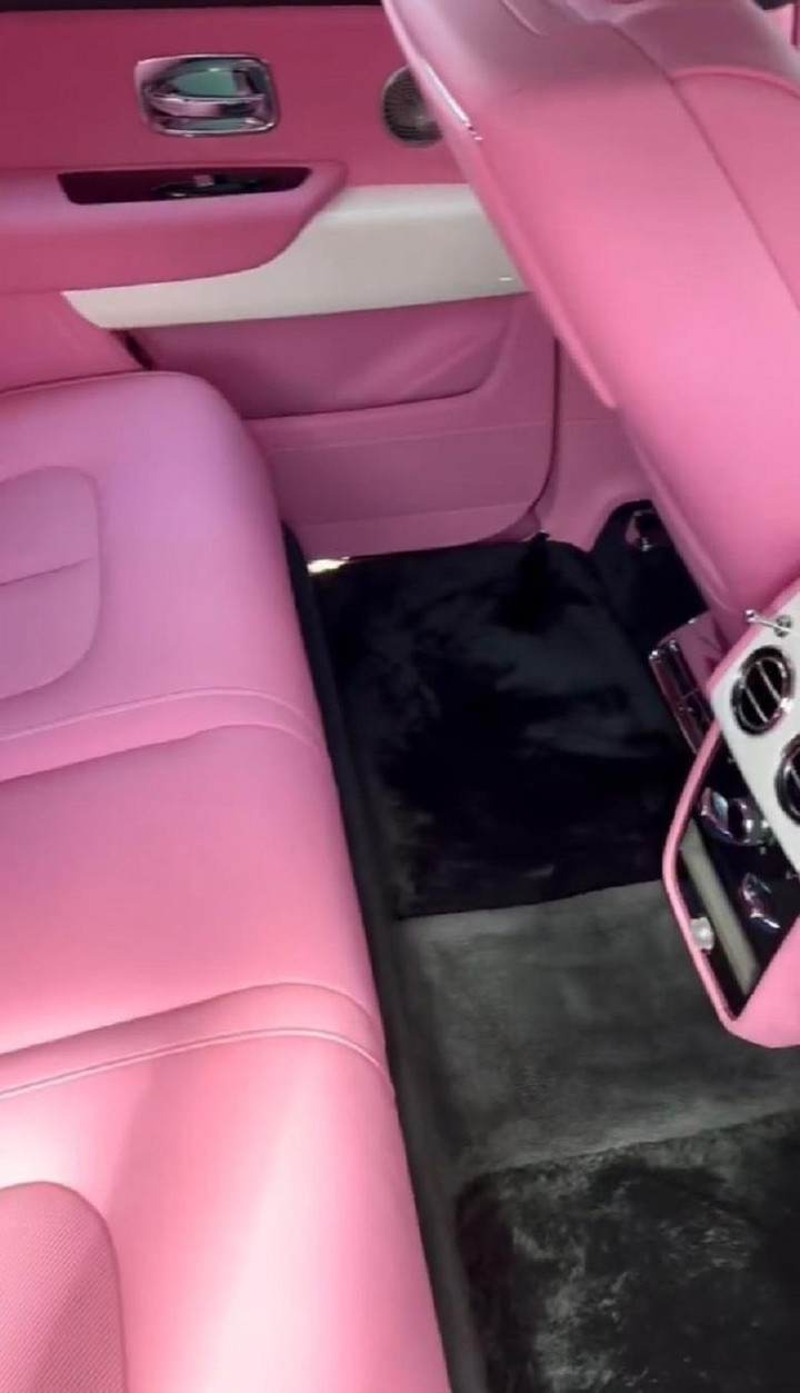 Rolls-Royce Cullinan độ nội thất màu hồng khiến chị em mê mệt - 6