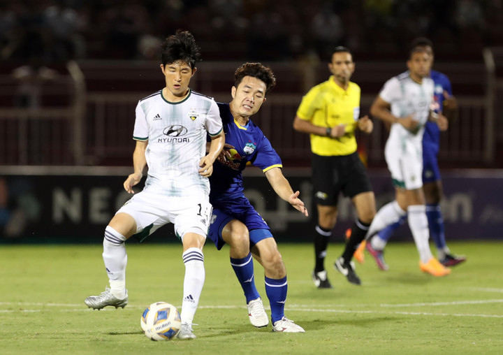 HAGL tặng 12.000 vé xem AFC Champions League miễn phí cho cổ động viên - 1