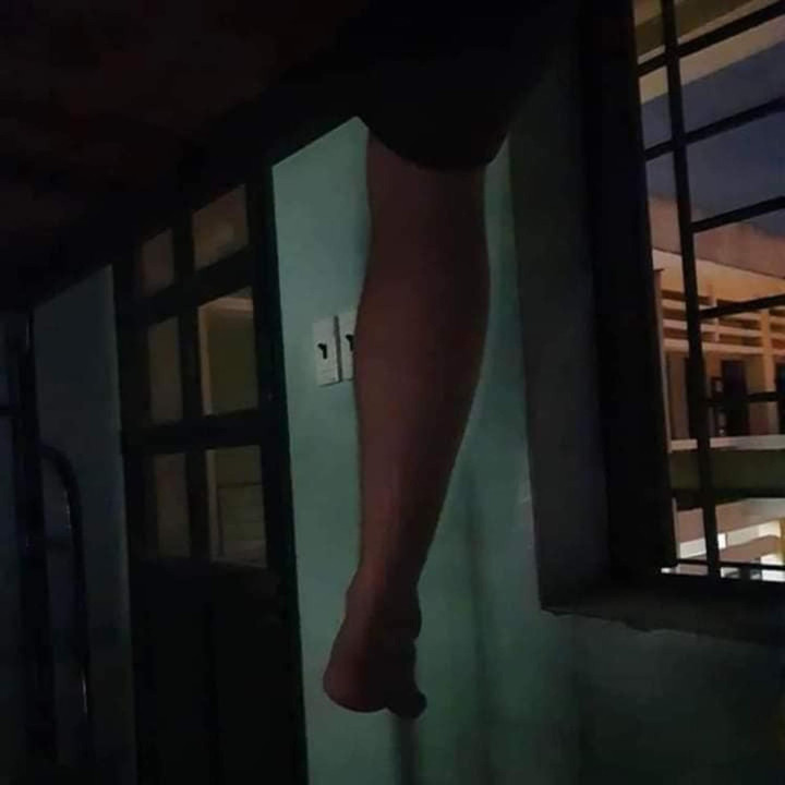 'Cú sốc đầu đời' khi ở ký túc xá, nửa đêm tỉnh giấc không khéo là đứng tim - 7