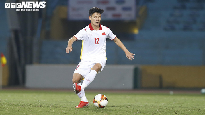 Hậu vệ U23 Việt Nam: HLV Park Hang Seo muốn cầu thủ đá được nhiều vị trí - 1